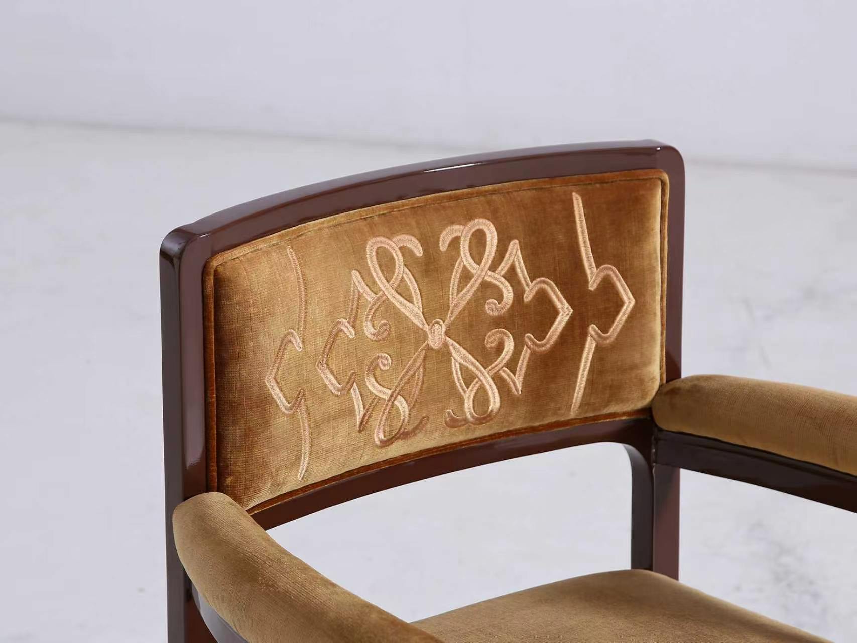 Accent Chair & Seating
