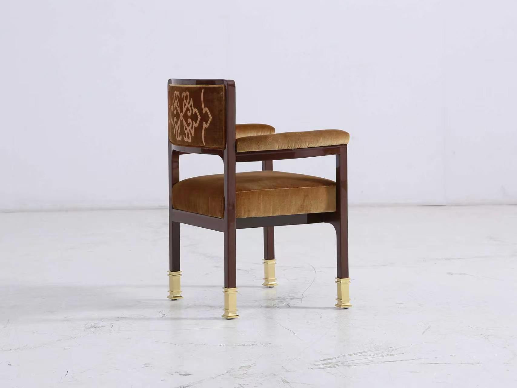 Accent Chair & Seating
