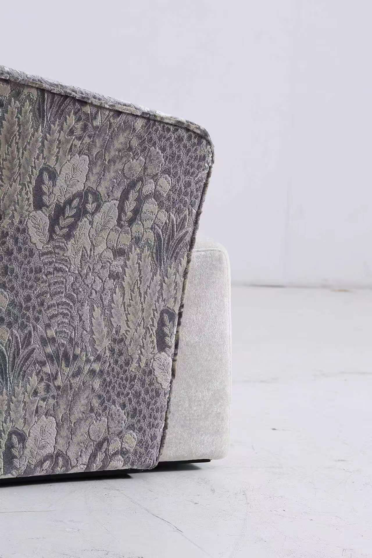 Accent Chair & Seating