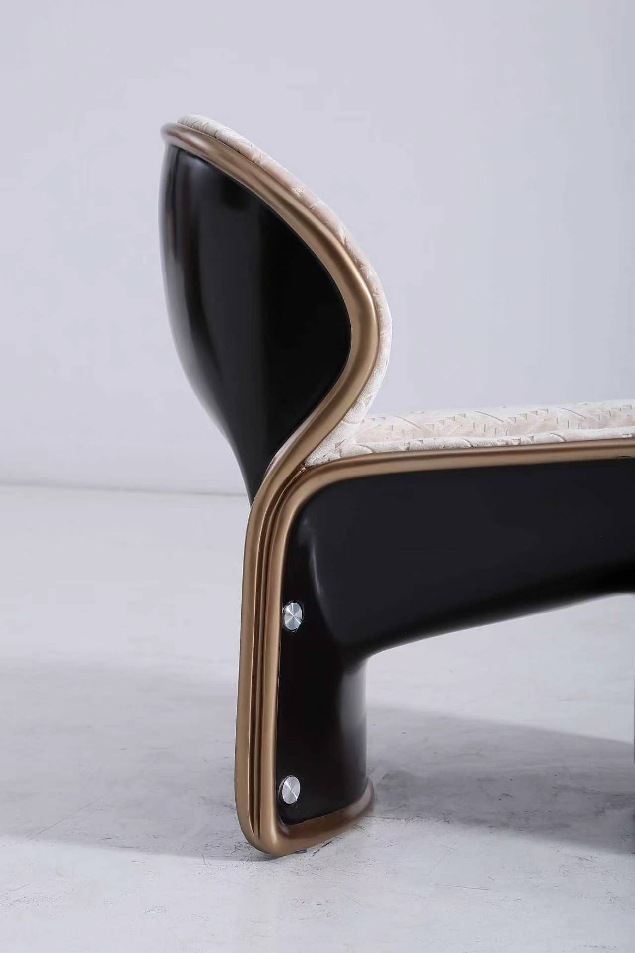Accent Chair & Seating