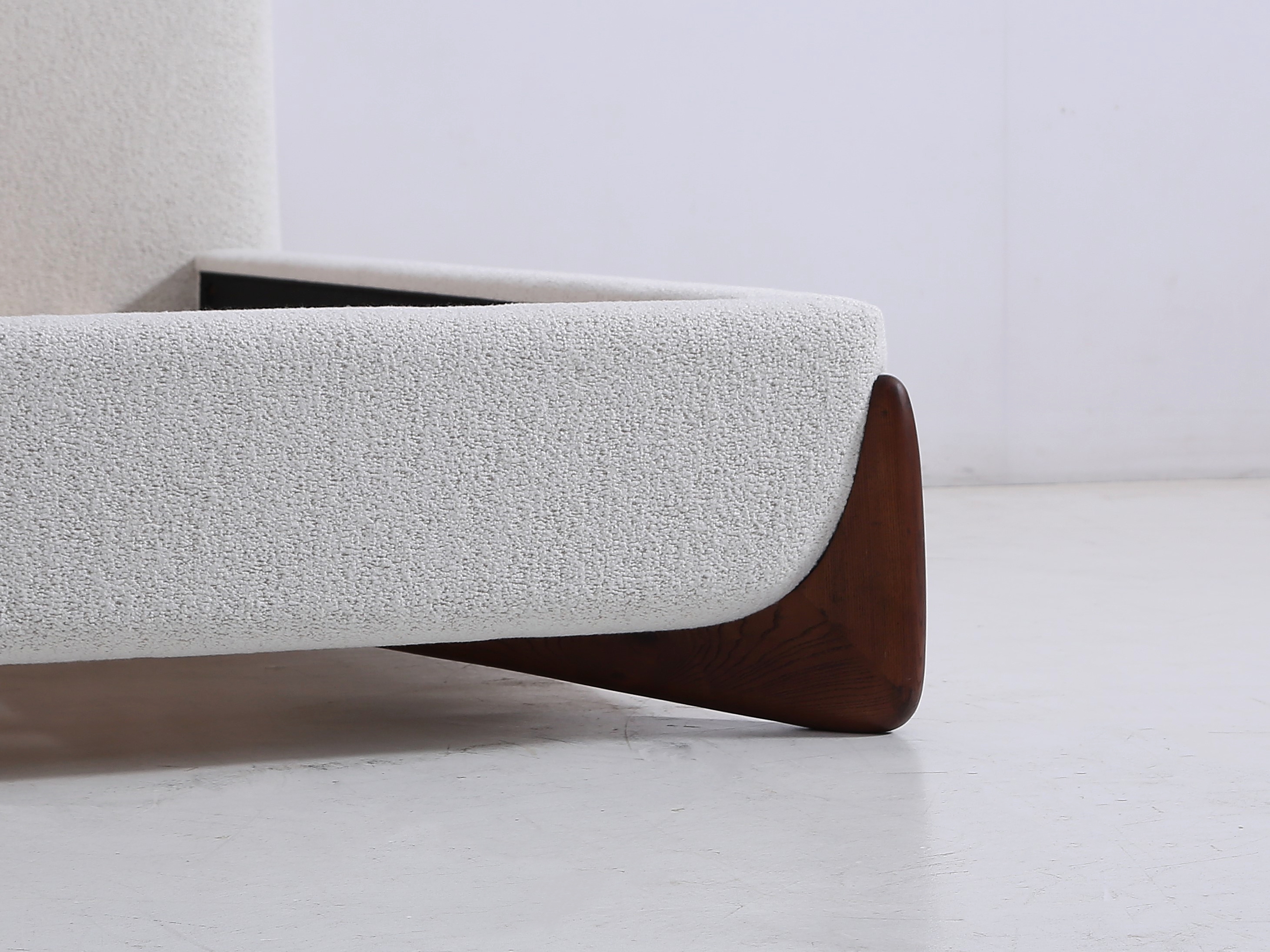 Bed & Bedroom Furniture
