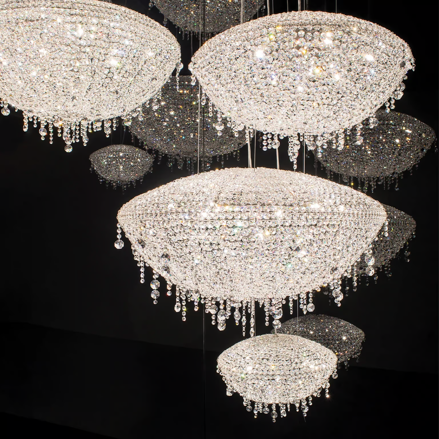 Manooi Linear Chandelier