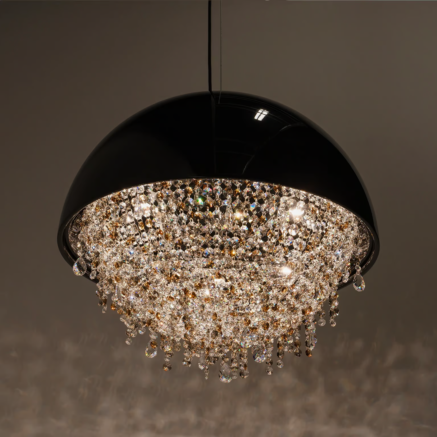 Manooi Halo Pendant