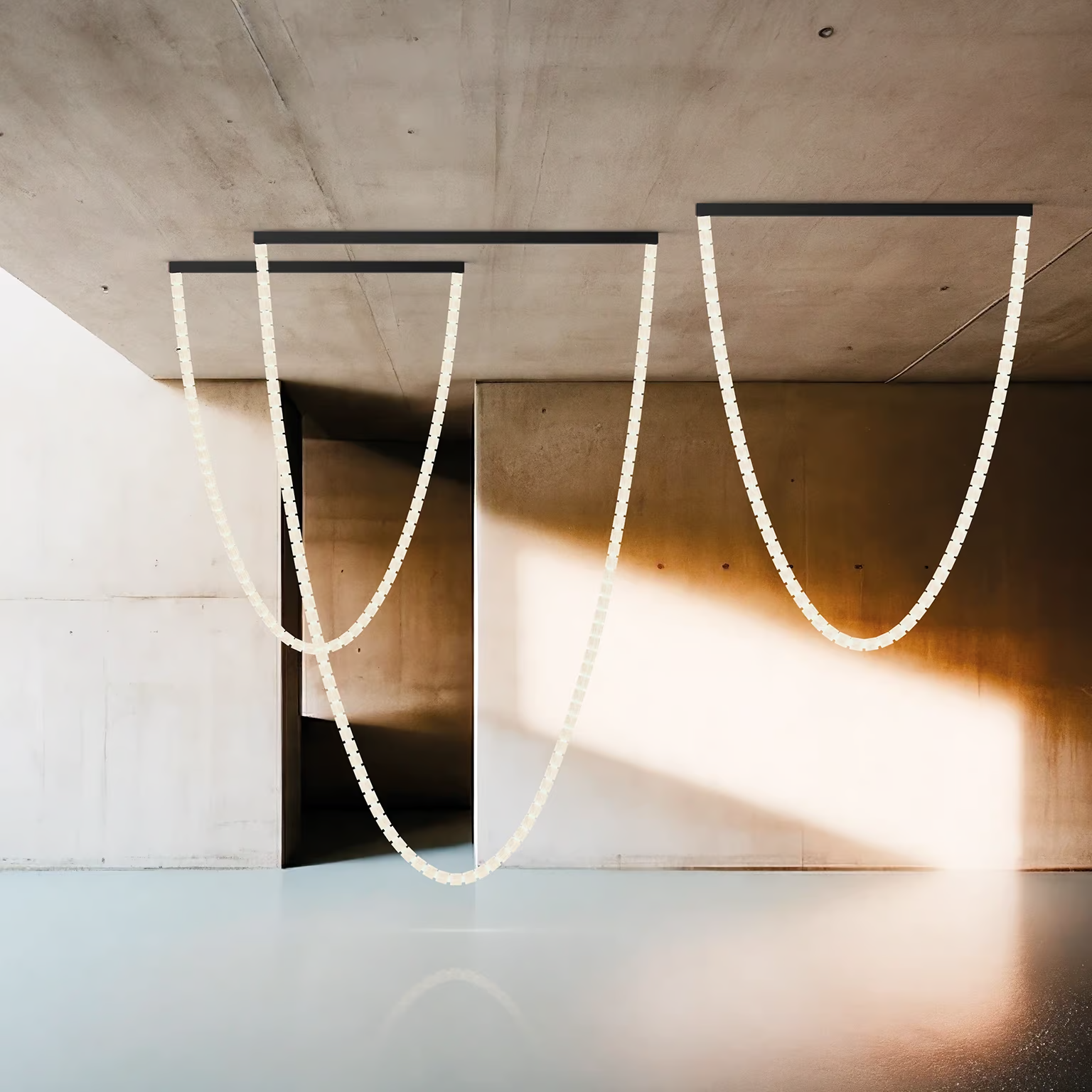 Manooi Halo Pendant